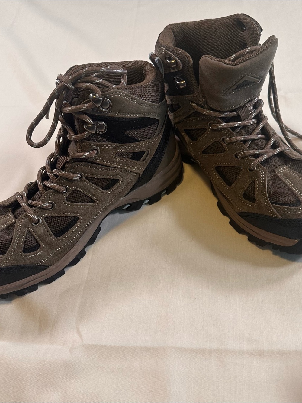 Women Brown Trail-Ready Hiking Boots - Supportive Lace-Up Design size 8